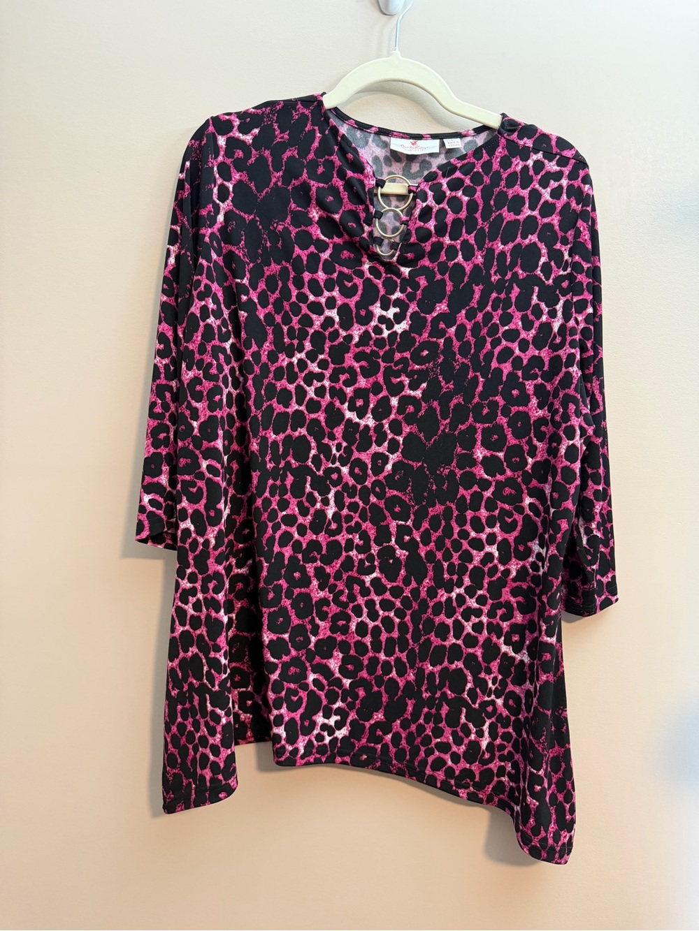 Quacker Factory Hot Pink and Black Leopard Keyhole Tunic